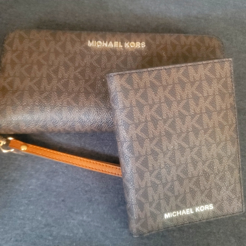 Michael Kors Travel Set Zippered Wristlet Wallet Luggage Brown & Passport Holder